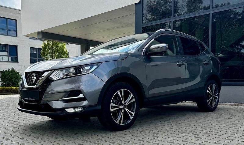 Grau Gebraucht 2020 Nissan Qashqai Zama SUV | 20.900 € (Etwas zu teuer) - Bild 1/4