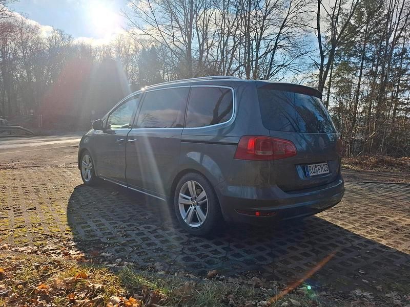 Gebraucht VW Sharan 140 PS (102 kW) 2011 Grau Van / Kleinbus