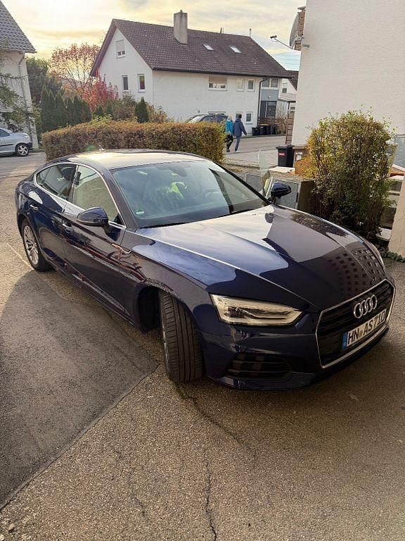 Blau Gebraucht 2019 Audi A5 Sportback Ambiente Kleinwagen | 21.600 € (Superpreis) - Bild 1/4