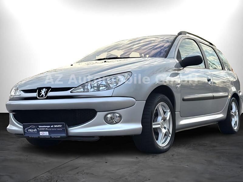 Grau Gebraucht 2003 Peugeot 206 Kombi | 3.990 € (Etwas zu teuer) - Bild 1/4