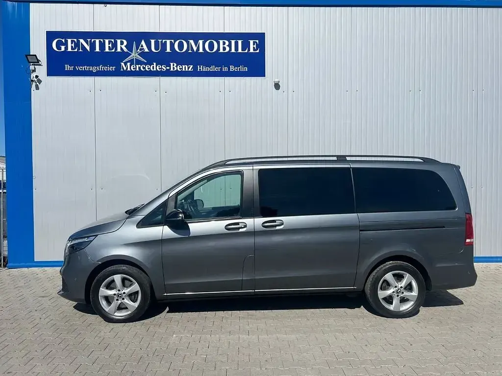 Gebraucht Mercedes V300 237 PS (174 kW) 2023 7992 lackfarbe selenitgrau Van / Kleinbus