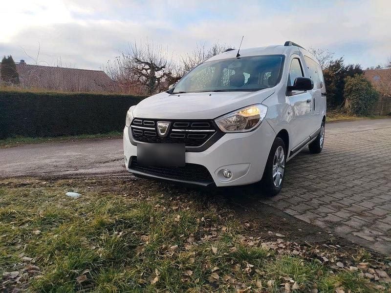 Gebraucht Dacia Dokker 102 PS (75 kW) 2020 Weiß Van / Kleinbus