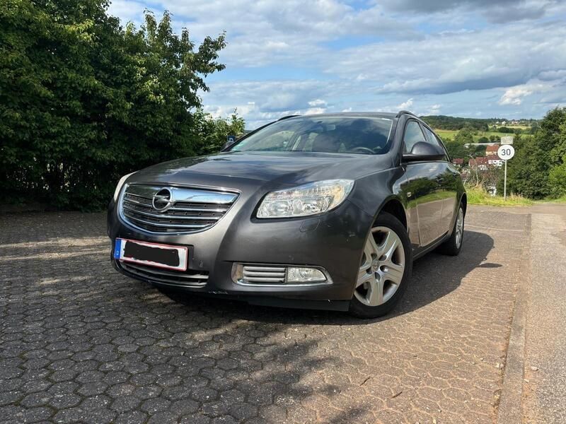 Grau Gebraucht 2011 Opel Insignia Kombi | 2.950 € (Guter Preis) - Bild 1/4