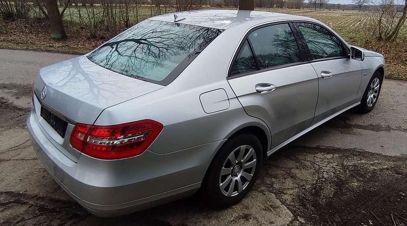 Gebraucht Mercedes E200 184 PS (135 kW) 2010 Silber Limousine