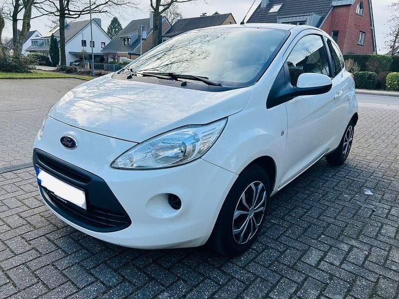 Weiß Gebraucht 2015 Ford Ka Kleinwagen | 3.900 € (Fairer Preis) - Bild 1/4