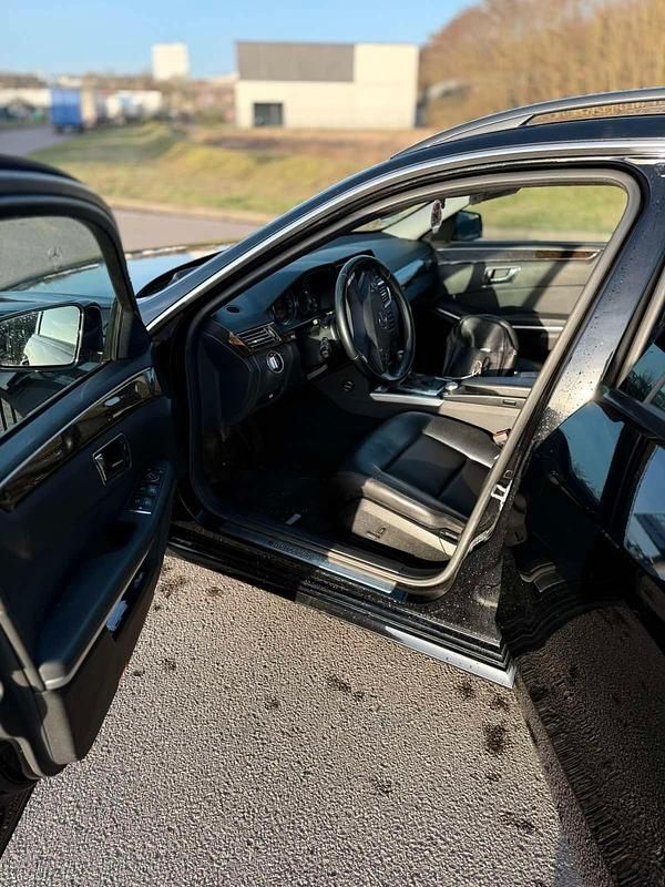 Gebraucht Mercedes E200 136 PS (100 kW) 2011 Schwarz Kombi