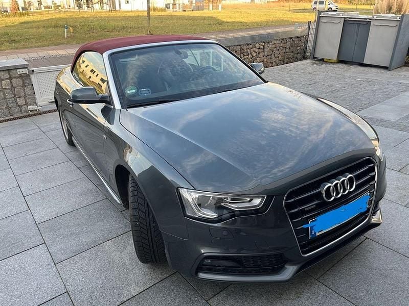 Grau Gebraucht 2013 Audi A5 Cabriolet S-Line Cabrio | 18.300 € (Etwas zu teuer) - Bild 1/4