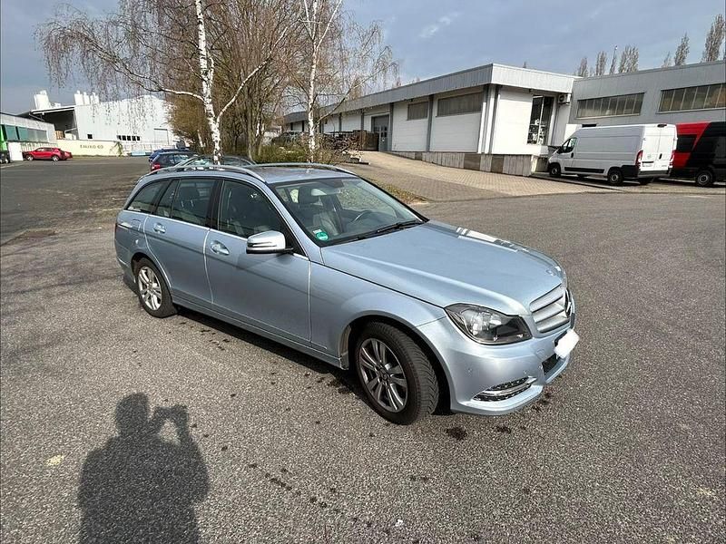 Gebraucht Mercedes C180 156 PS (114 kW) 2014 Silber Limousine