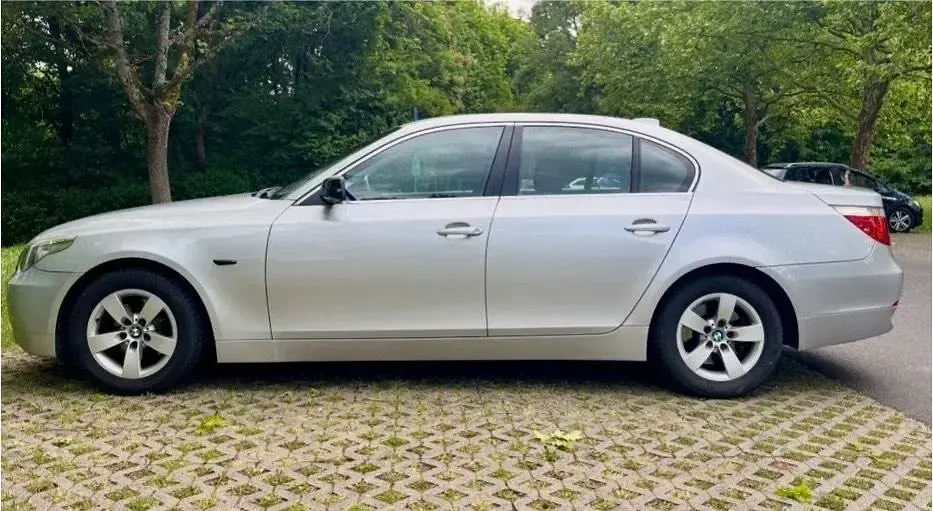 Gebraucht BMW 520 170 PS (125 kW) 2004 Silber Limousine