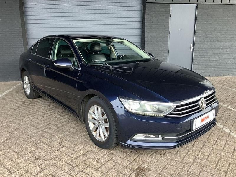 Blau Gebraucht 2015 VW Passat Limousine | 8.400 € (Superpreis) - Bild 1/4