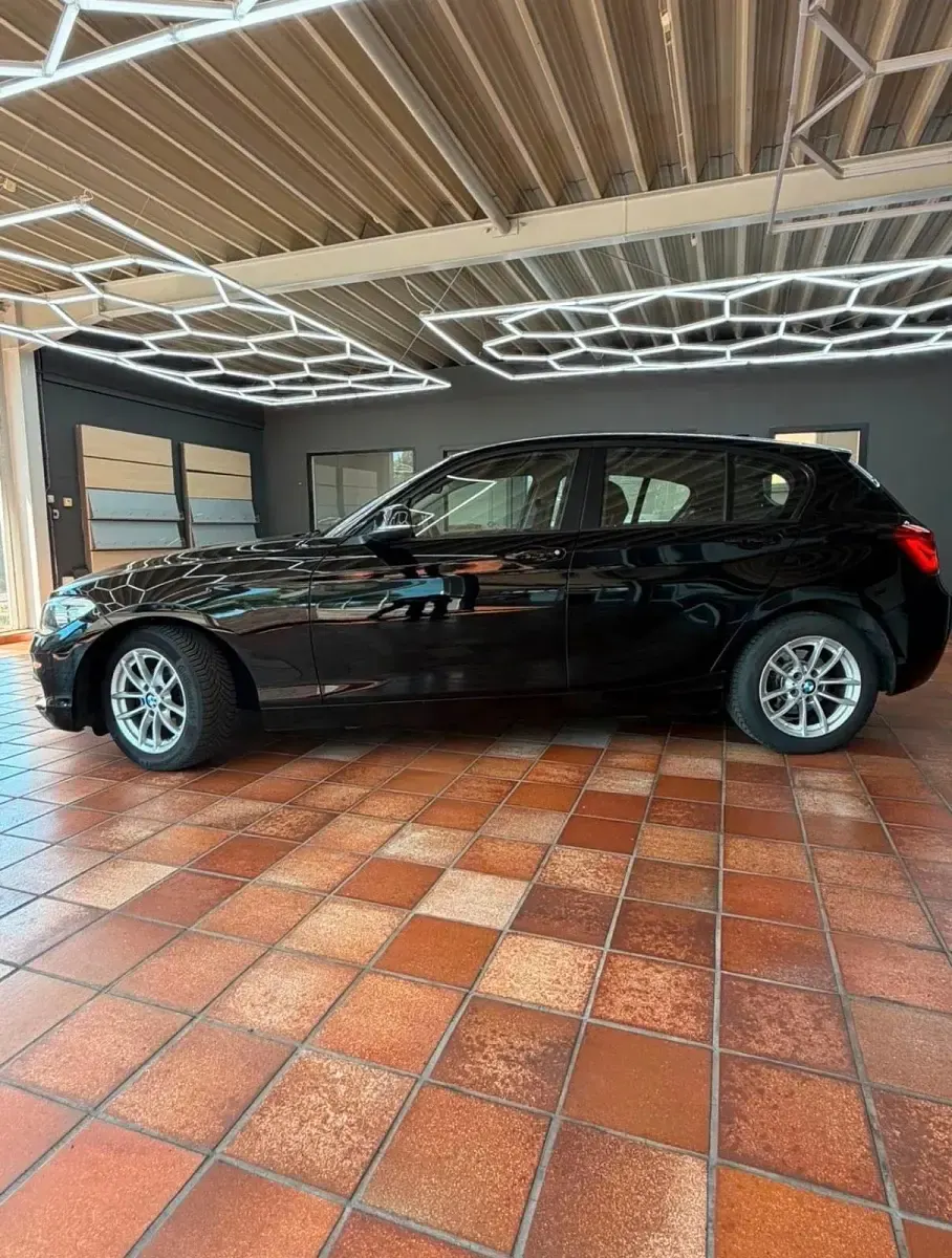 Gebraucht BMW 118 Sport Line 136 PS (100 kW) 2017 Schwarz Limousine