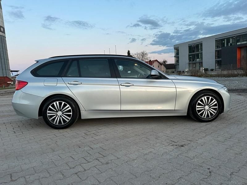 Gebraucht BMW 318 143 PS (105 kW) 2012 Silber Kombi