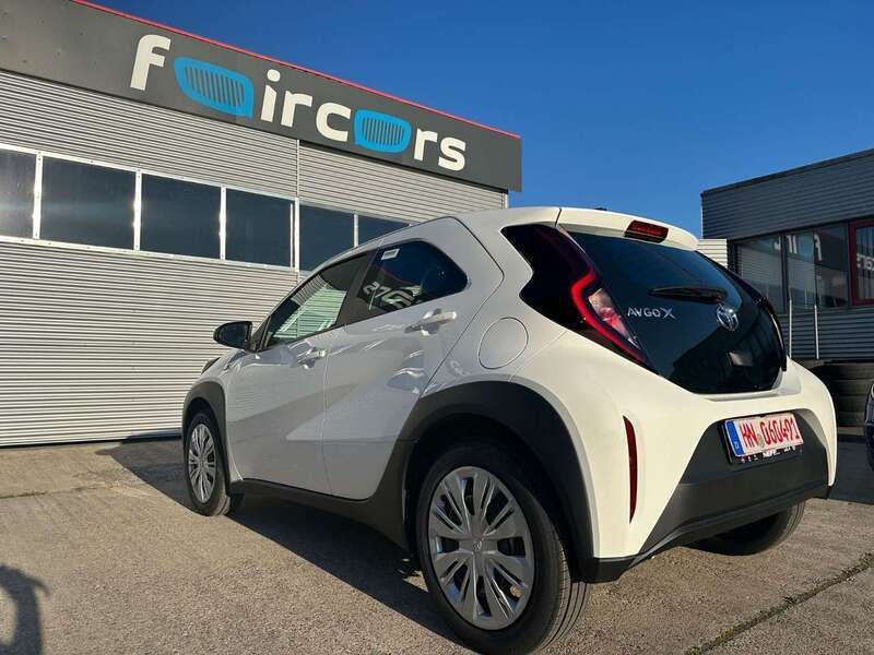 Super white Neu 2025 Toyota Aygo Business Edition Kleinwagen | 15.990 € - Bild 1/4