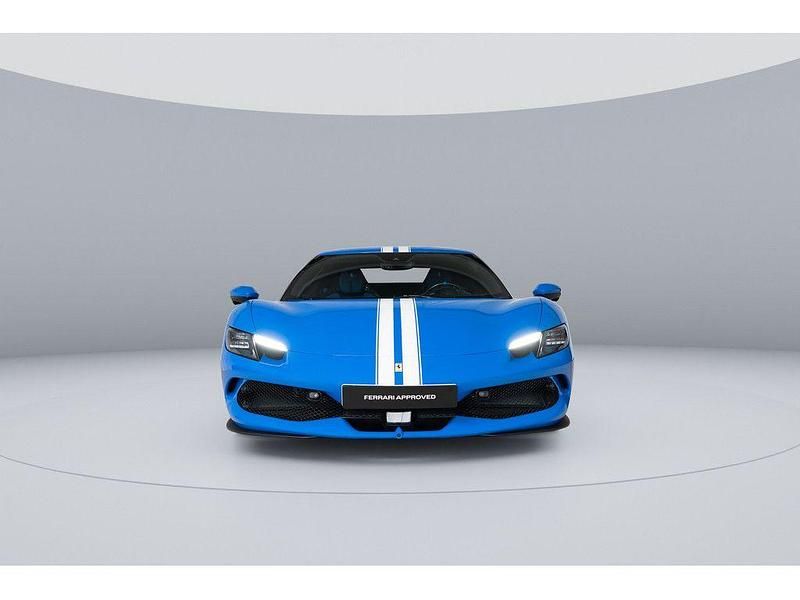 Second-hand Ferrari 296 829 CP (609 kW) 2025 Albastru Coupe