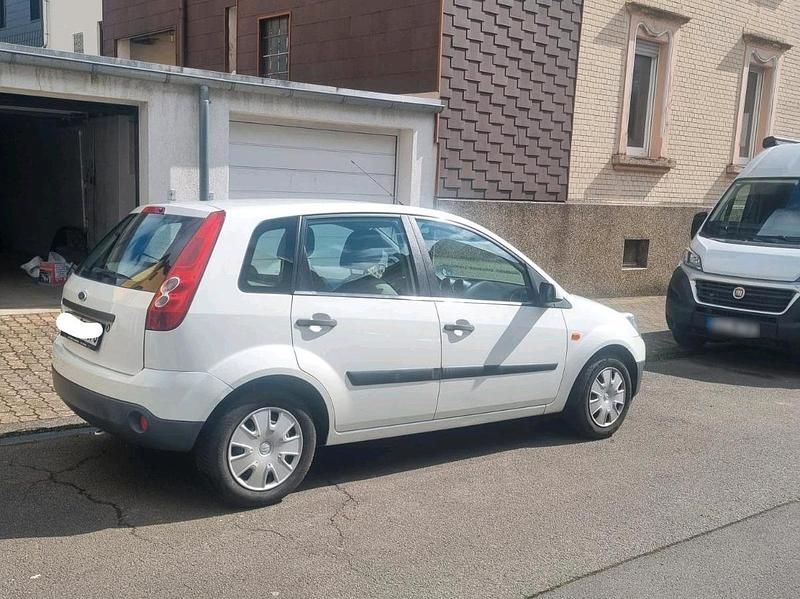 Gebraucht Ford Fiesta 81 PS (59 kW) 2005 Kleinwagen