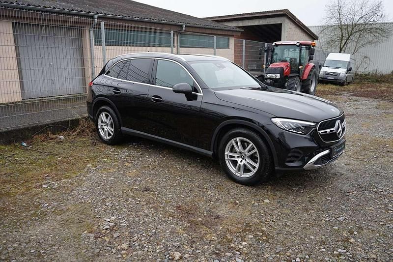 Gebraucht Mercedes GLC220 Advanced Plus 197 PS (144 kW) 2024 Obsidianschwarz SUV