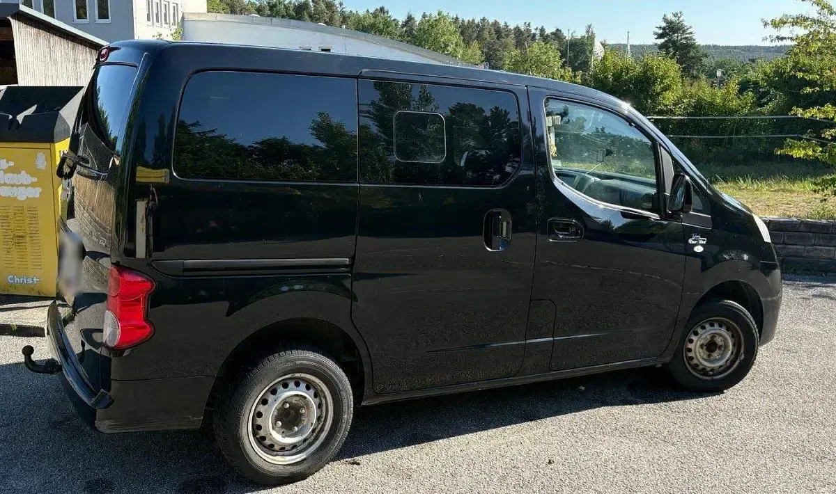 Gebraucht Nissan Evalia 110 PS (80 kW) 2018 Schwarz Van / Kleinbus
