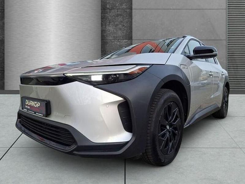 Gebraucht Toyota bZ4X 150 kW (204 PS) 2023 Precious silver SUV