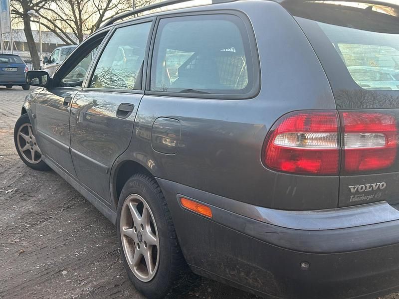 Gebraucht Volvo V40 136 PS (100 kW) 2002 Grau Kombi