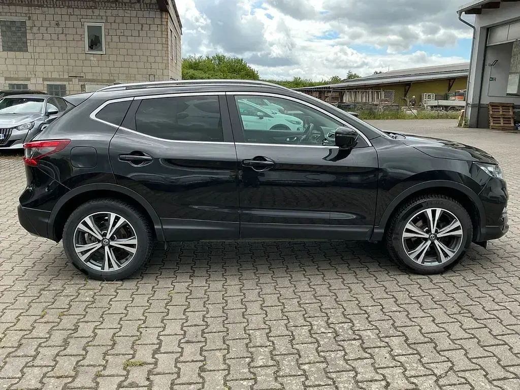 Gebraucht Nissan Qashqai N-Connecta 131 PS (96 kW) 2018 Schwarz SUV