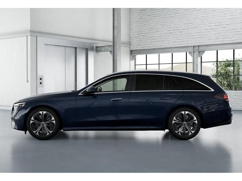 Gebraucht Mercedes E300 204 PS (150 kW) 2024 Metalliclack nautikblau metallic Kombi