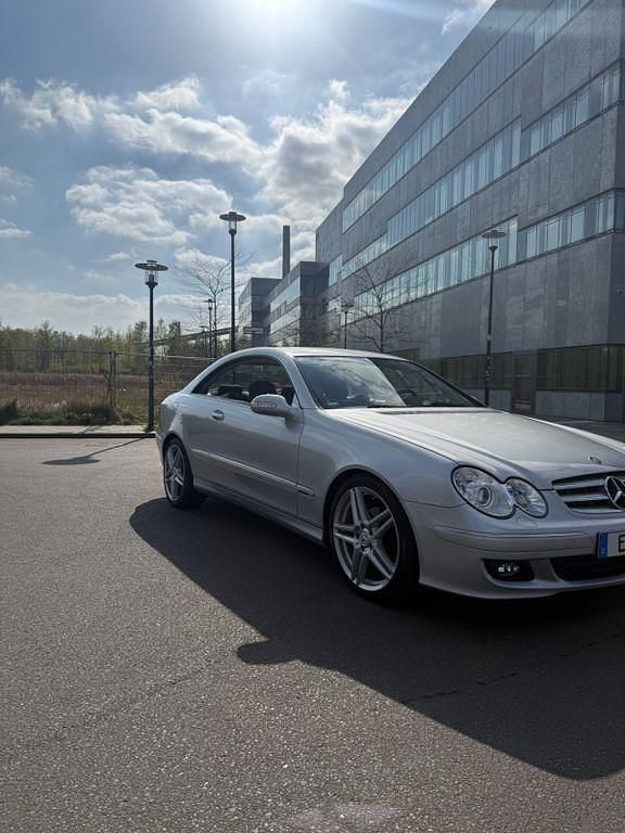 Silber Gebraucht 2005 Mercedes CLK220 Coupé | 8.500 € (Fairer Preis) - Bild 1/4
