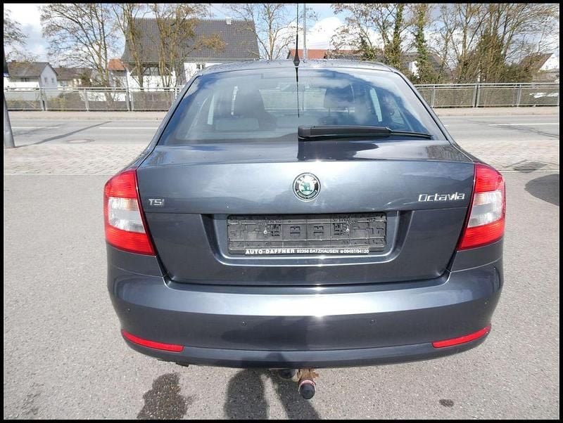 Gebraucht Skoda Octavia 122 PS (89 kW) 2010 Grau Limousine