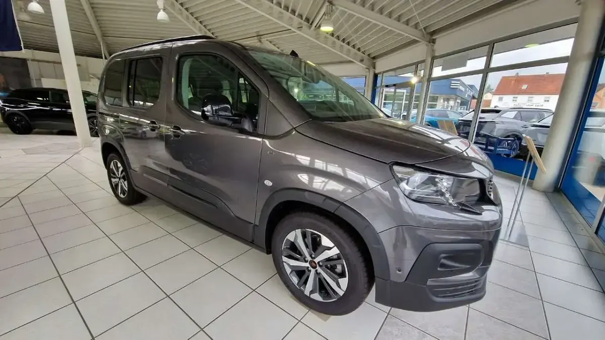 Gebraucht Peugeot e-Rifter Allure 100 kW (136 PS) 2024 Lackierung platiniumgrau/typ Van / Kleinbus