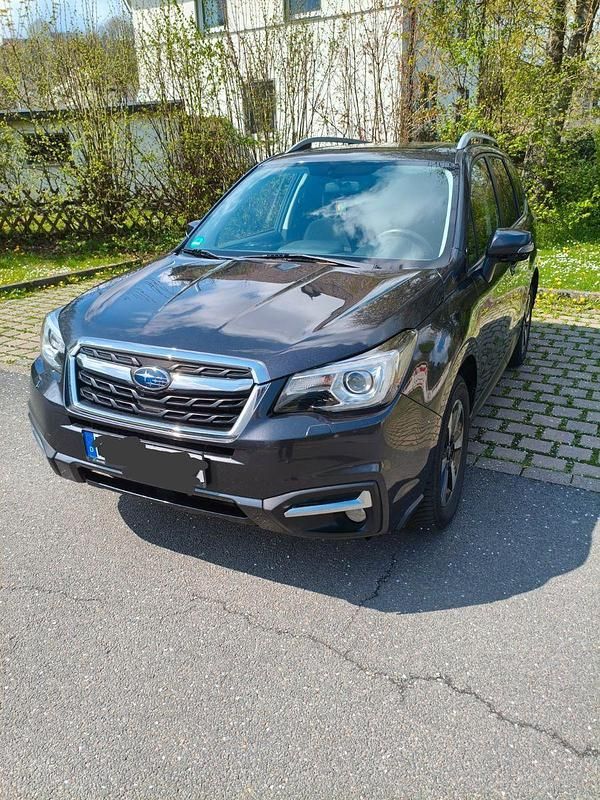 Grau Gebraucht 2016 Subaru Forester Active SUV | 7.990 € - Bild 1/4