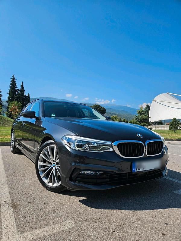 Grau Gebraucht 2017 BMW 530 Sport Line Kombi | 33.900 € (Teuer) - Bild 1/4