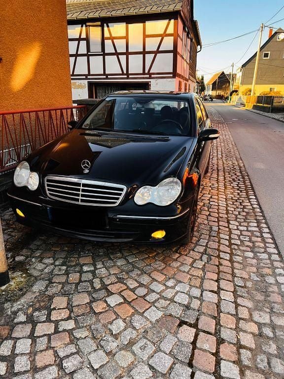 Schwarz Gebraucht 2006 Mercedes C230 Avantgarde Limousine | 4.499 € (Fairer Preis) - Bild 1/4