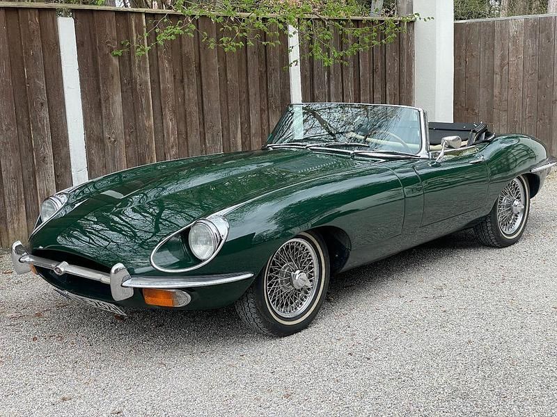 Grün Gebraucht 1970 Jaguar E-Type Cabrio | 85.000 € - Bild 1/4