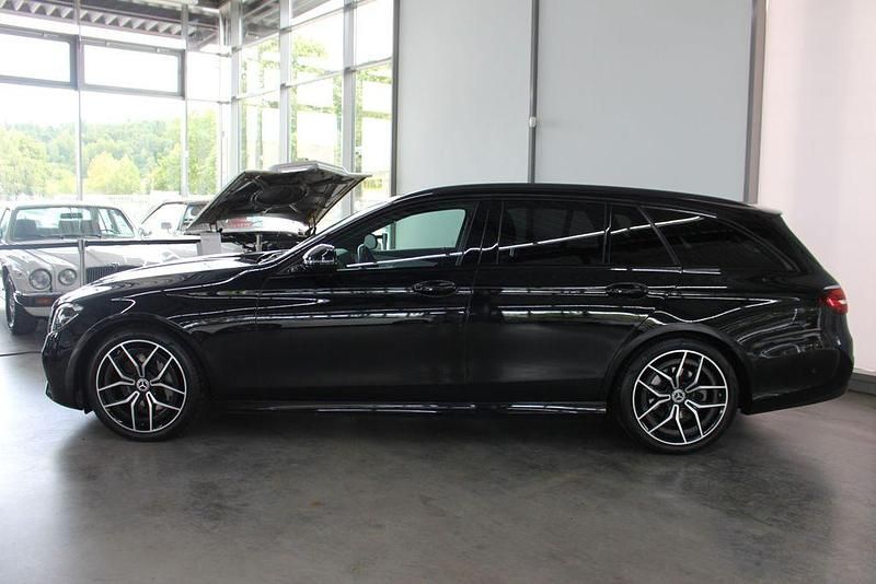 Gebraucht Mercedes E200 AMG 197 PS (144 kW) 2022 Schwarz , metalliclack obsidianschwarz Limousine