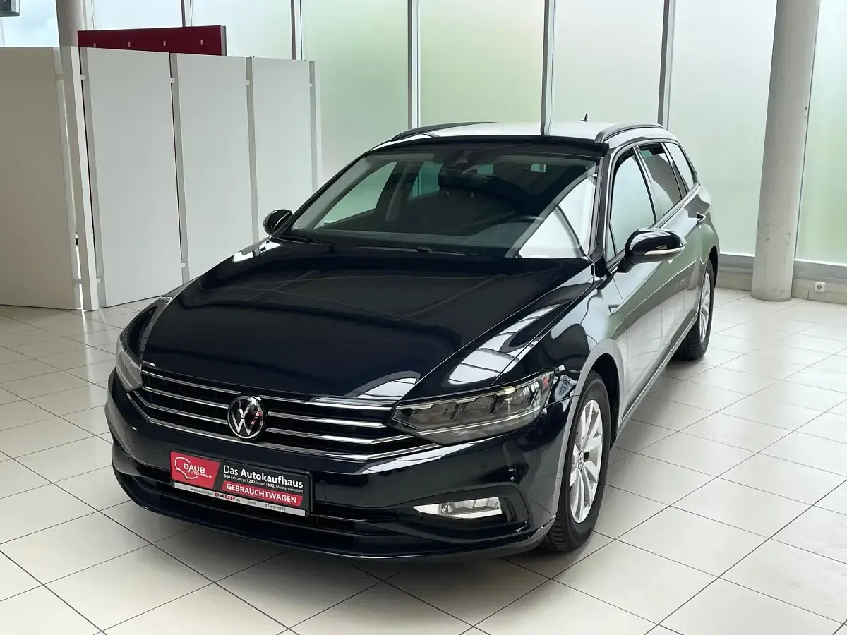 Gebraucht VW Passat Basis 150 PS (110 kW) 2023 Kombi