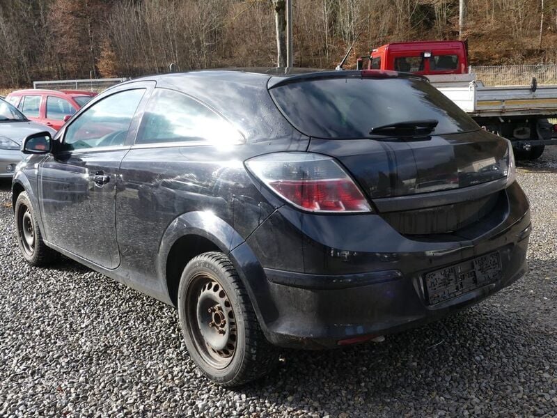 Gebraucht Opel Astra GTC Edition 116 PS (85 kW) 2011 Schwarz Coupé