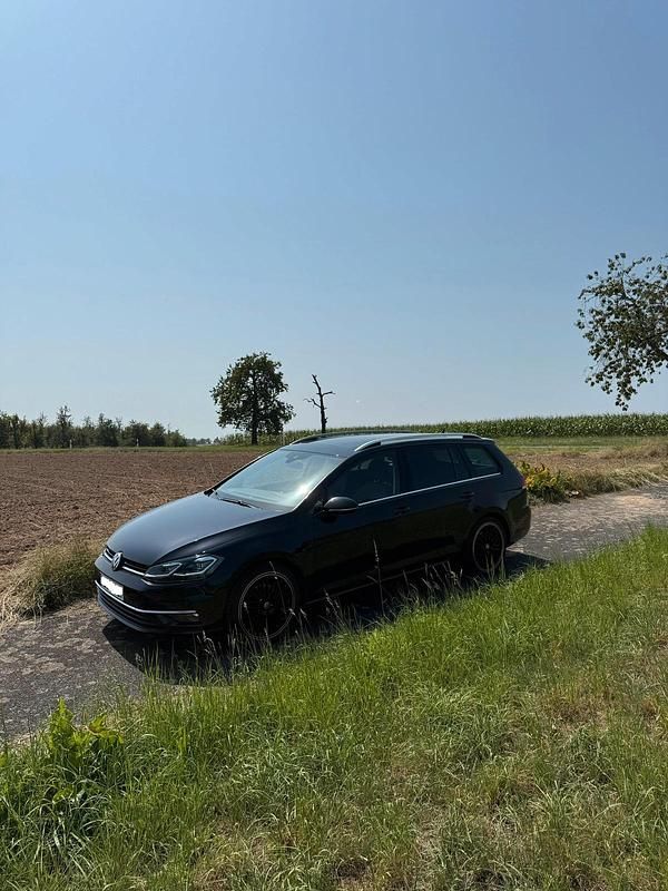 Gebraucht VW Golf VII Highline 150 PS (110 kW) 2018 Schwarz Kombi