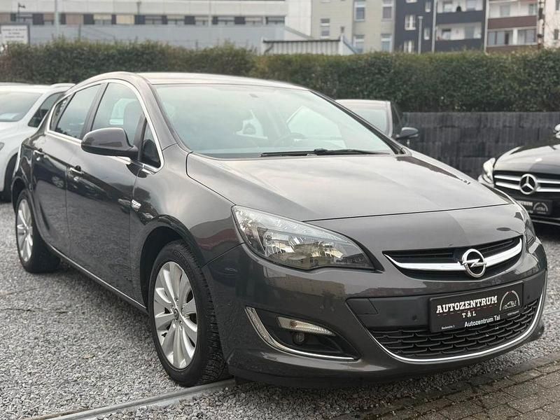 Gebraucht Opel Astra Exklusiv 140 PS (102 kW) 2015 Grau Limousine