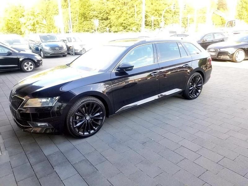 Gebraucht Skoda Superb LAURIN & KLEMENT 190 PS (139 kW) 2017 Schwarz Kombi