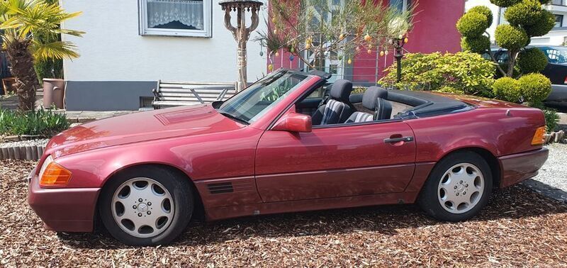 Rot Gebraucht 1993 Mercedes SL300 Cabrio | 16.666 € - Bild 1/4