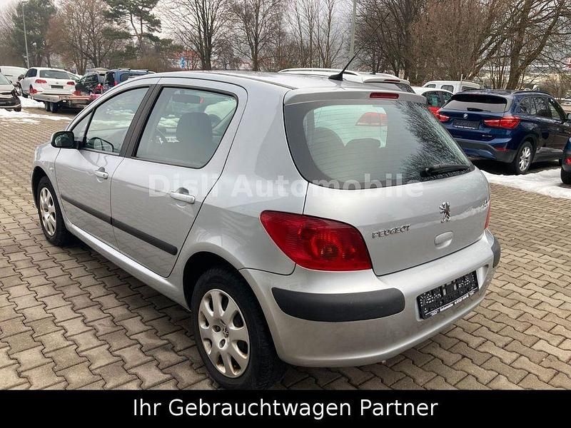 Gebraucht Peugeot 307 Tendance 109 PS (80 kW) 2002 Silber Limousine