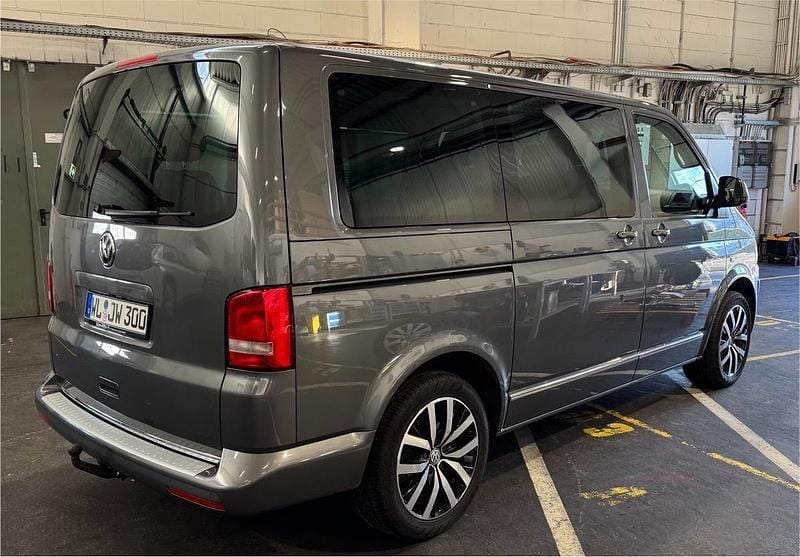 Gebraucht VW Multivan Highline 179 PS (131 kW) 2014 Grau Van