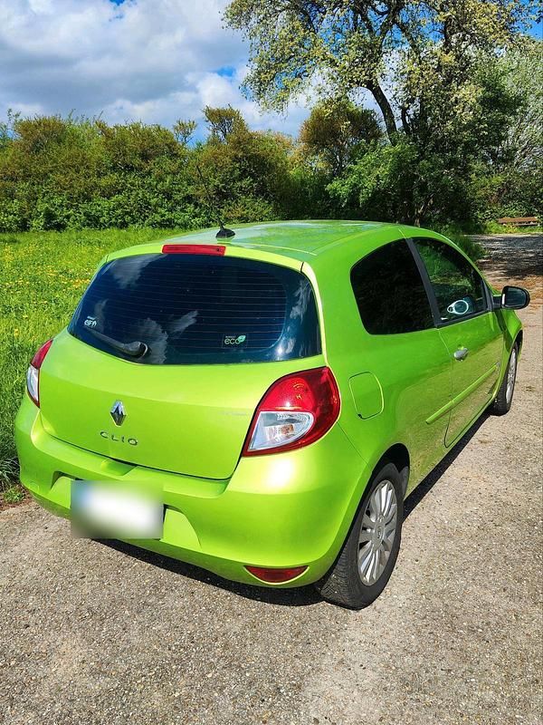 Usata Renault Clio II 2010 Verde Utilitaria