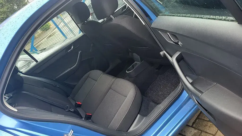Gebraucht Skoda Rapid Ambition 105 PS (77 kW) 2013 Blau Kleinwagen