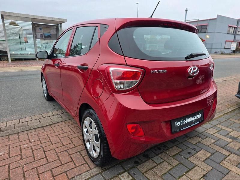 Gebraucht Hyundai i10 67 PS (49 kW) 2014 Rot Kleinwagen