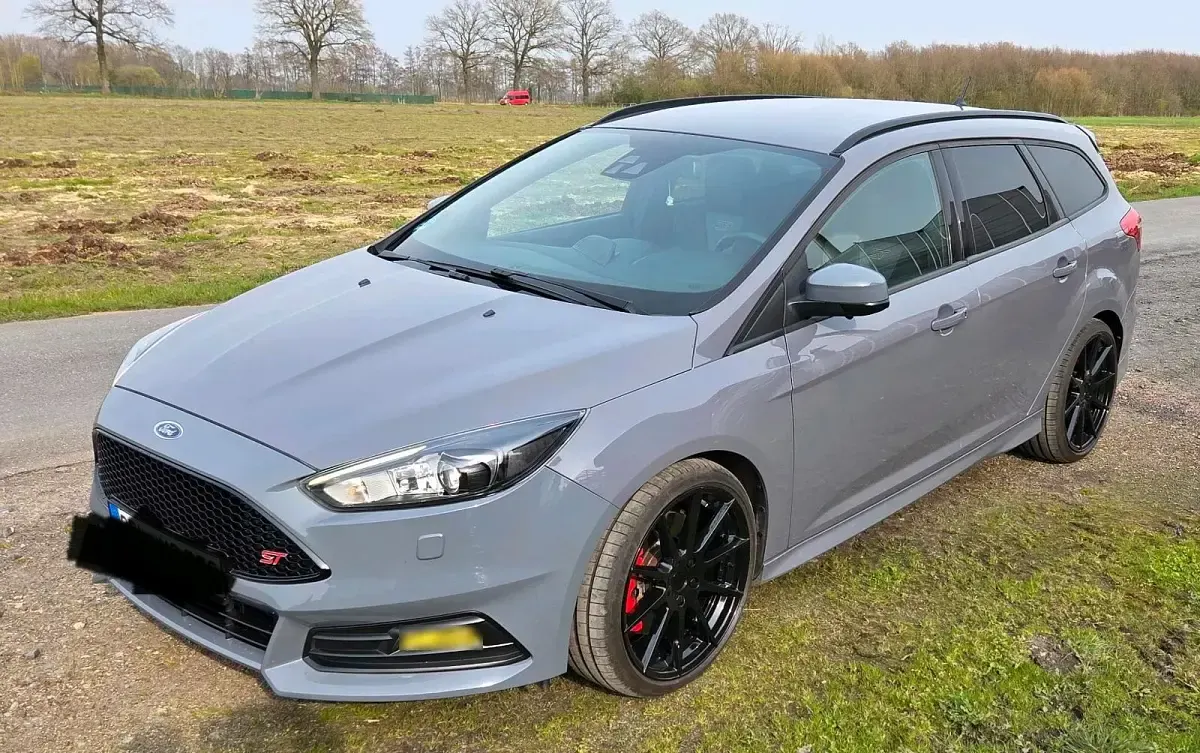Gebraucht Ford Focus 250 PS (183 kW) 2017 Grau Kombi