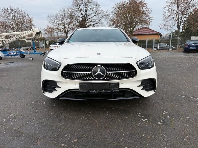Gebraucht Mercedes E300 AMG 194 PS (142 kW) 2021 Weiß Limousine