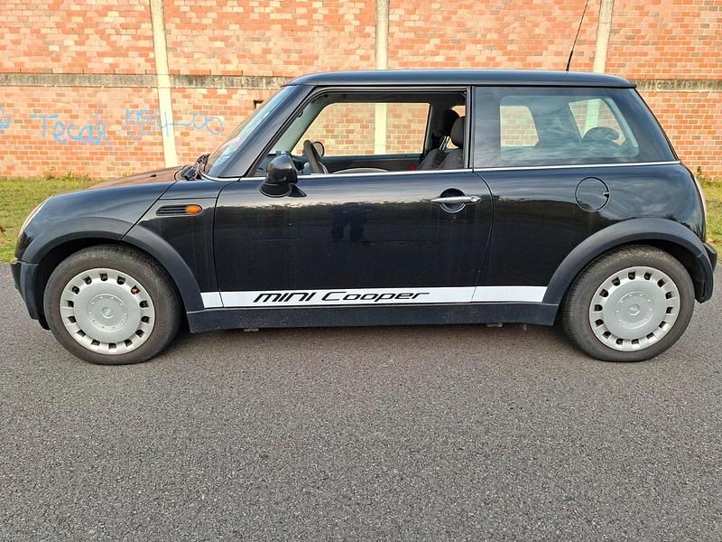Gebraucht Mini ONE 90 PS (66 kW) 2002 Schwarz Kleinwagen