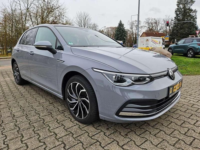Mondsteingrau Gebraucht 2021 VW Golf VIII Style Limousine | 21.950 € (Guter Preis) - Bild 1/4