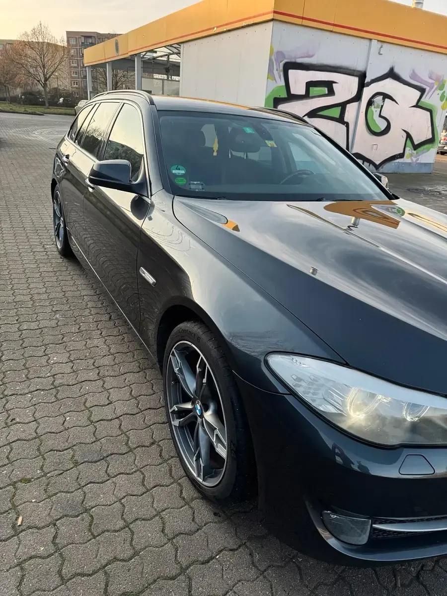 Gebraucht BMW 530 204 PS (150 kW) 2011 Schwarz Kombi