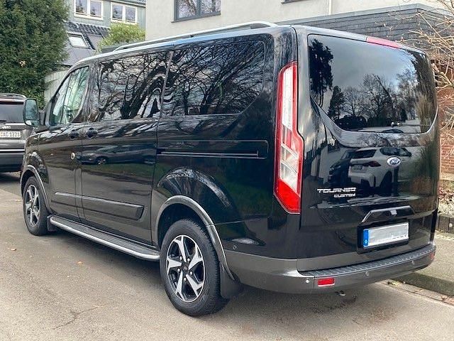 Gebraucht Ford Tourneo Active 185 PS (136 kW) 2021 Schwarz Van / Kleinbus